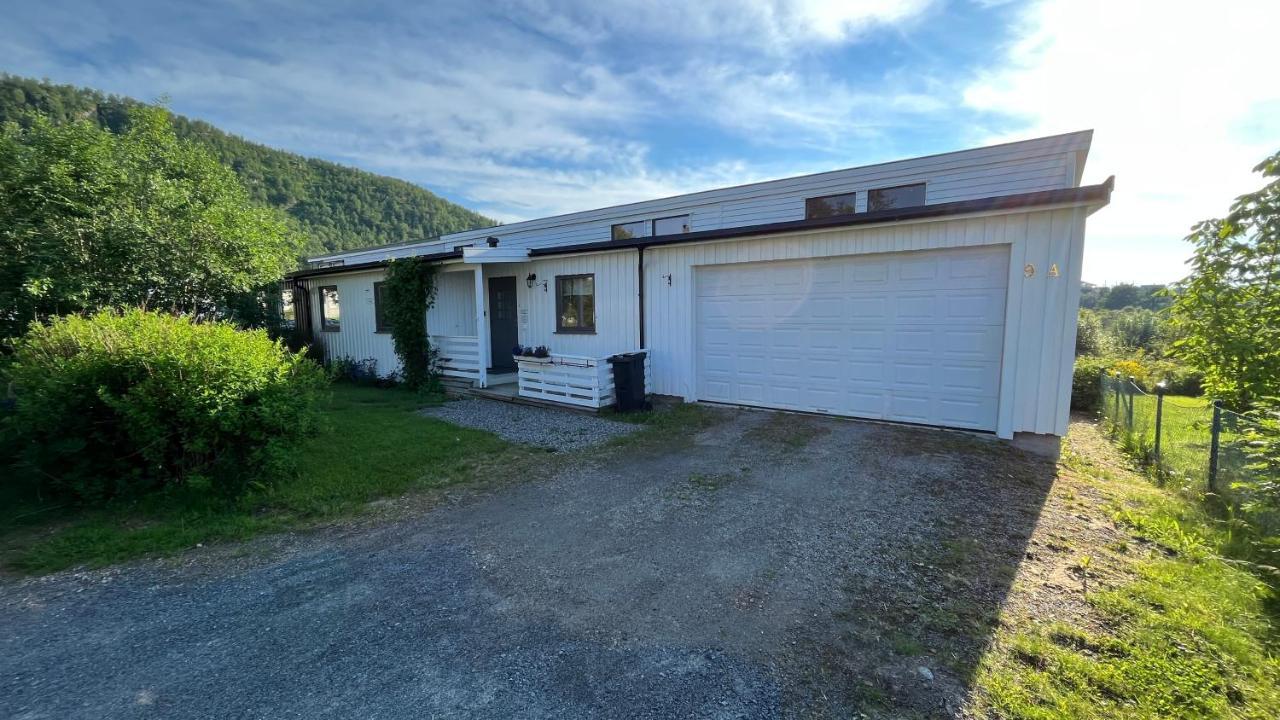 Koselig Hus Til Leie Pa Stokmarknes I Vesteralen Apartment Exterior photo